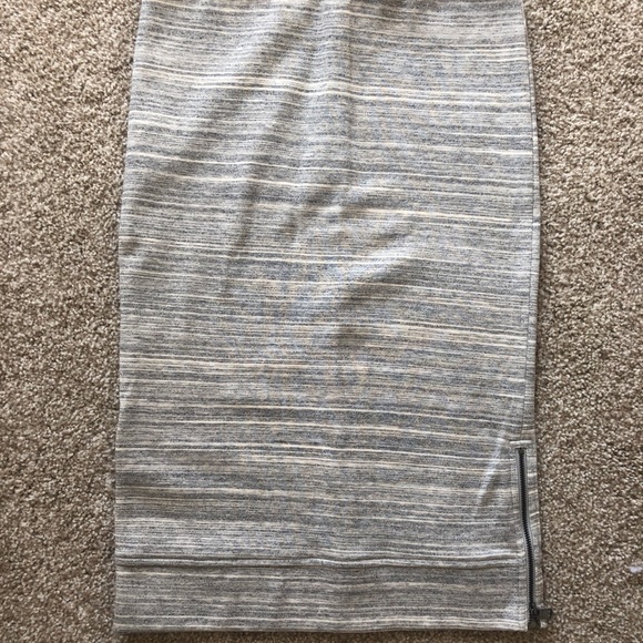 Ann Taylor NWT Gray Pencil Skirt - Picture 3 of 7